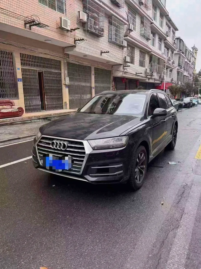 奥迪Q7 正面外观三