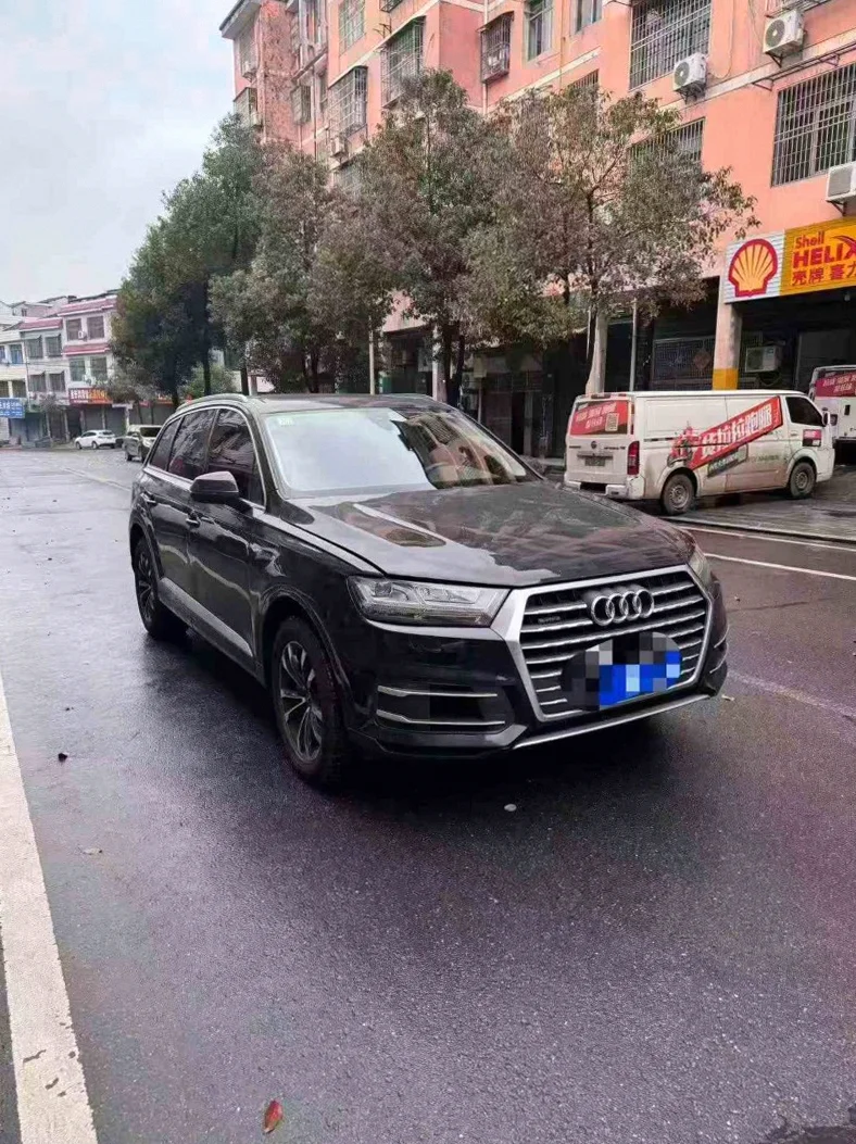 奥迪Q7 正面外观二