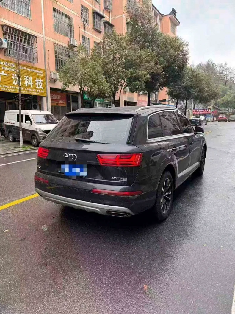 奥迪Q7 驾驶室
