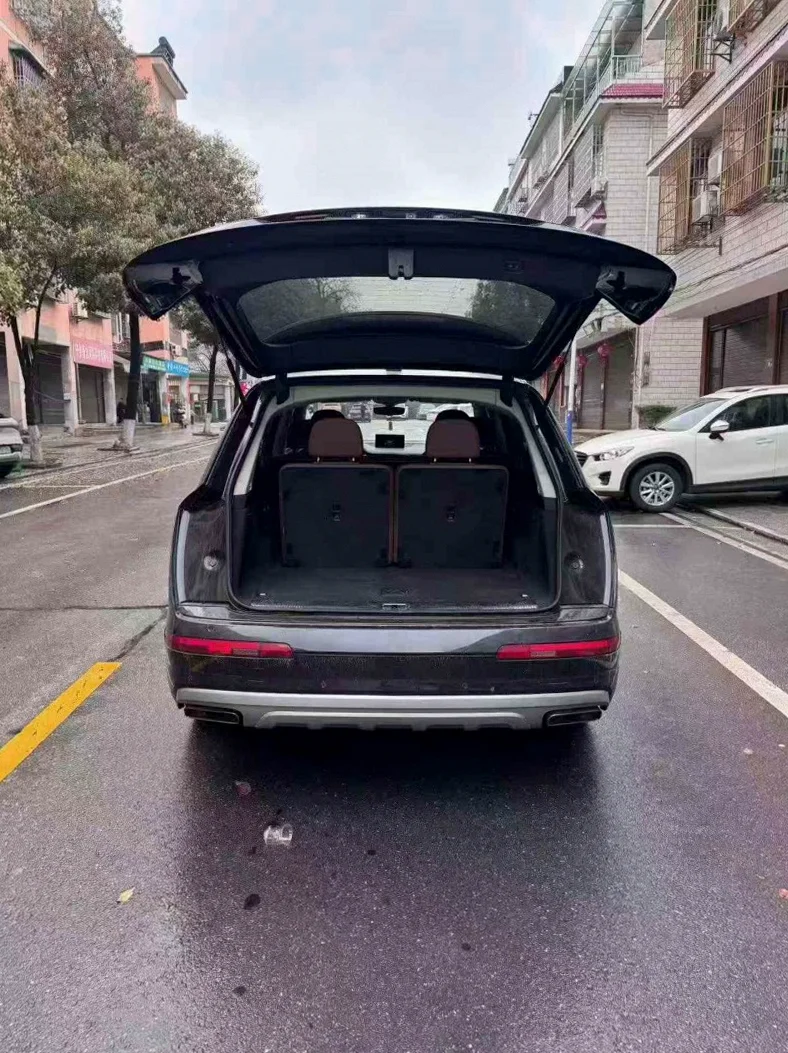 奥迪Q7 后面外观三