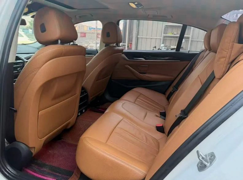 宝马5系 内饰后排