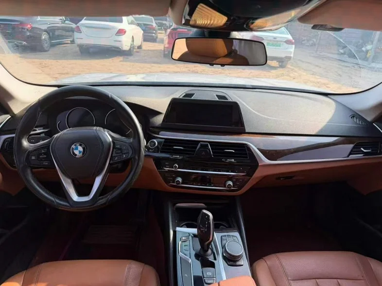 宝马5系 后面外观二