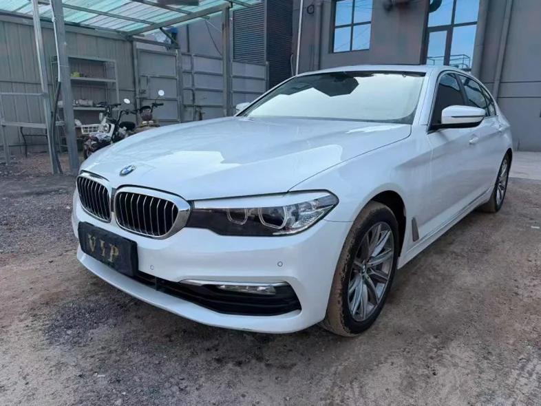 宝马5系 后面外观一