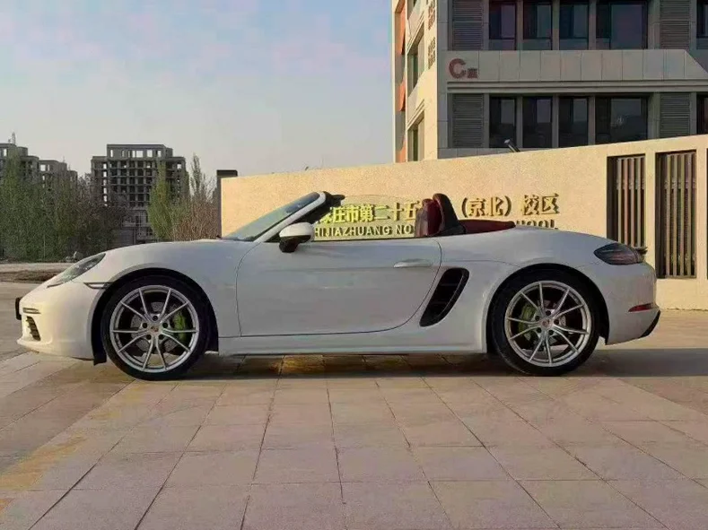 保时捷718 后面外观一