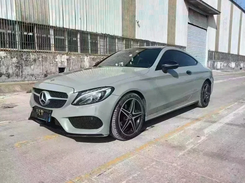 奔驰C 正面外观二