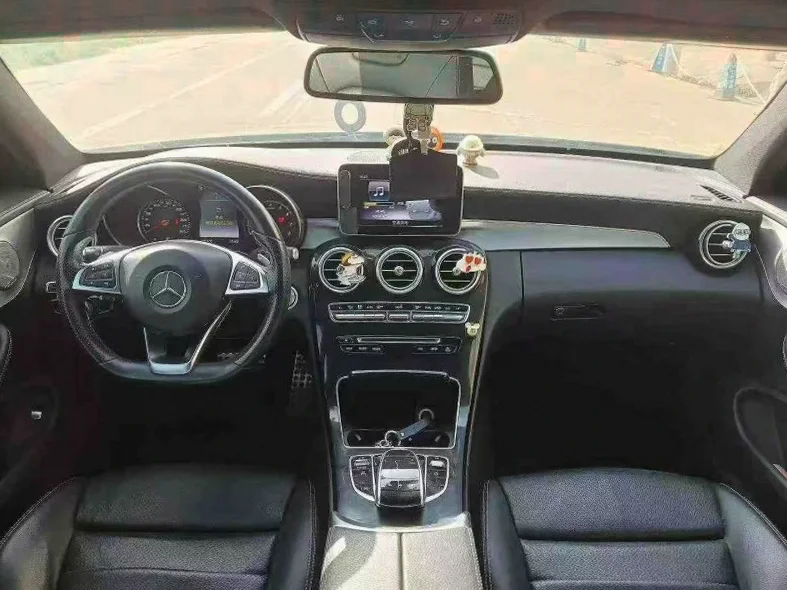 奔驰C 后面外观二