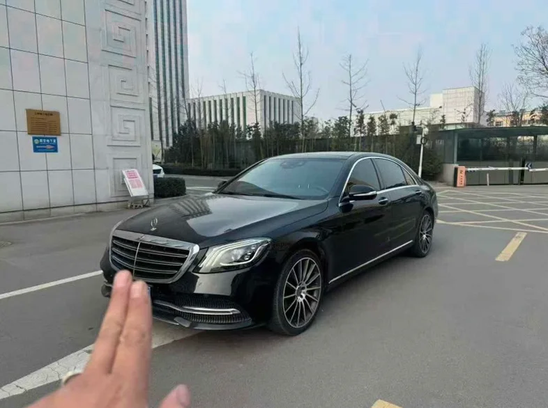 奔驰S 正面外观二