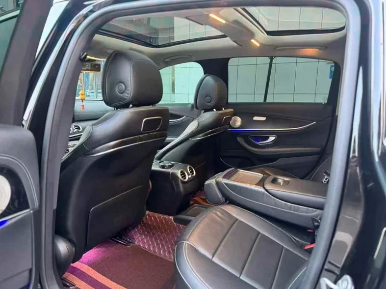 奔驰E 后面外观二