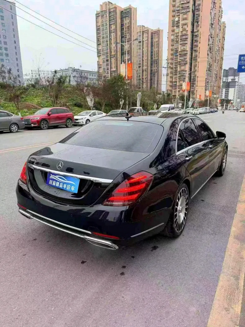 奔驰S 内饰前排