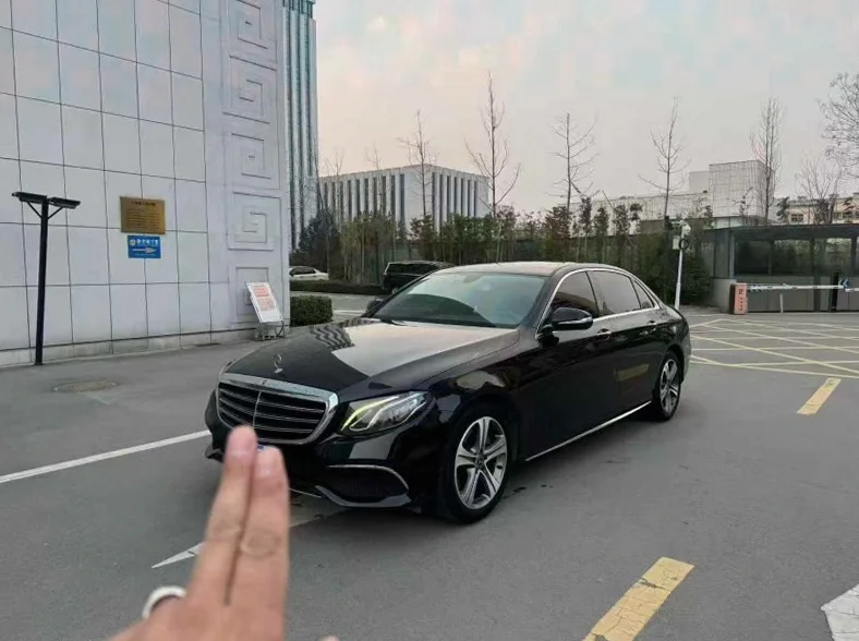 奔驰E 正面外观三