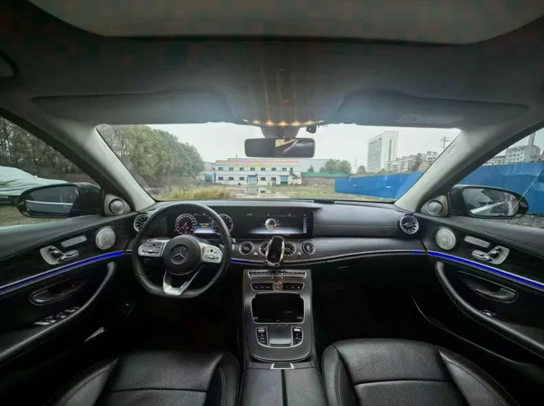 奔驰E 后面外观二