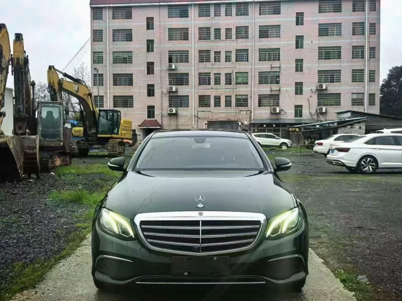 济宁2018年奔驰E背户车 正面外观一