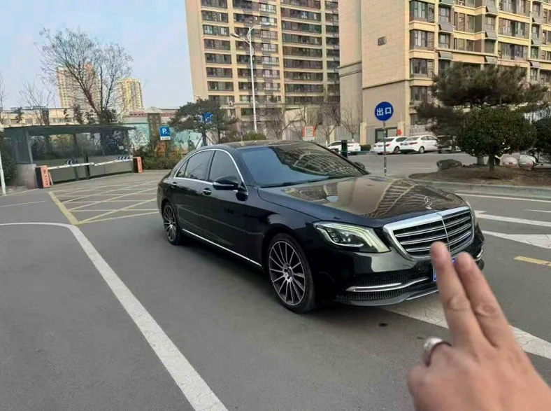 奔驰S 正面外观三