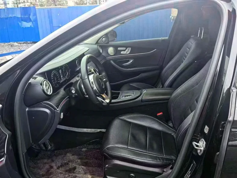 奔驰E 后面外观三