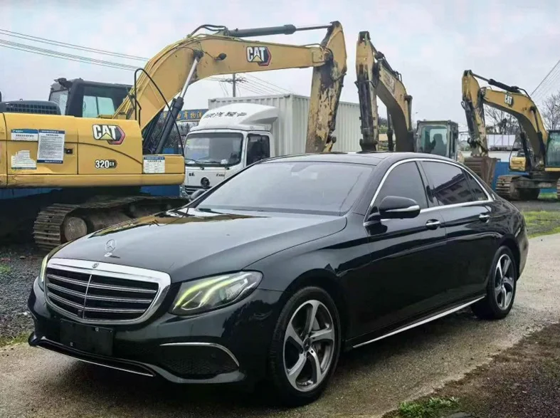 奔驰E 正面外观三