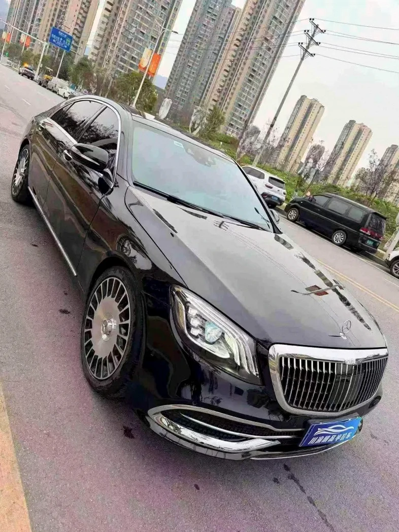 奔驰S 正面外观二