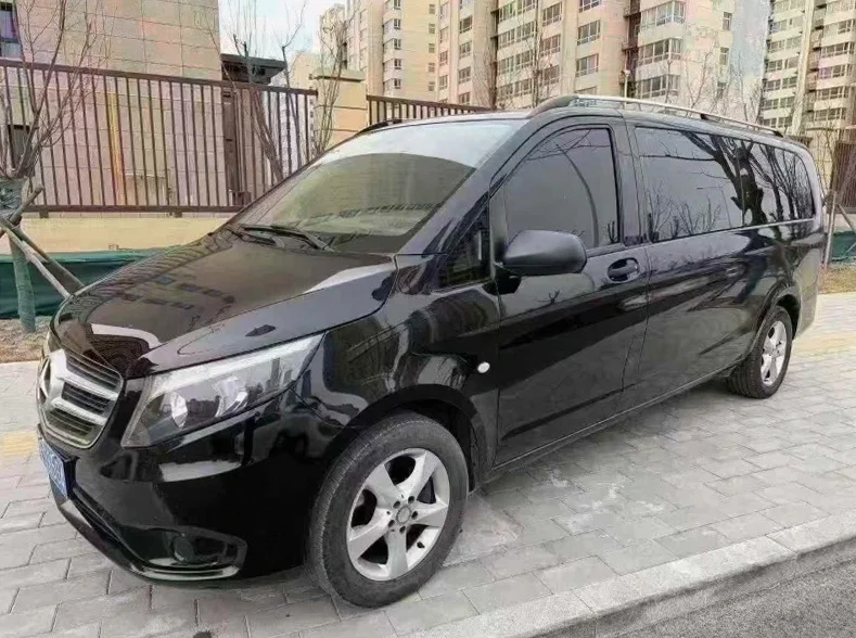 奔驰威霆 正面外观二