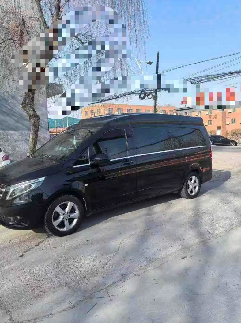 奔驰威霆 正面外观二