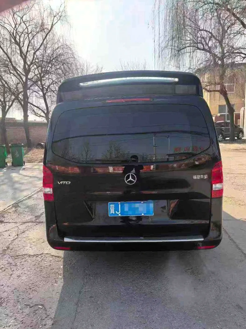 奔驰威霆 驾驶室