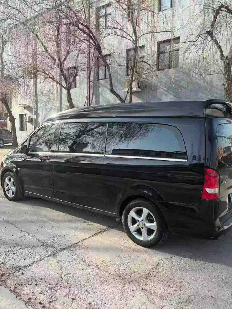 奔驰威霆 内饰前排