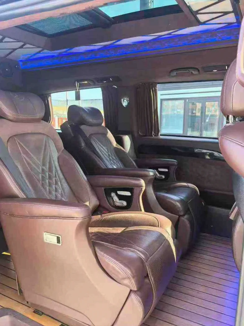 奔驰威霆 后面外观二