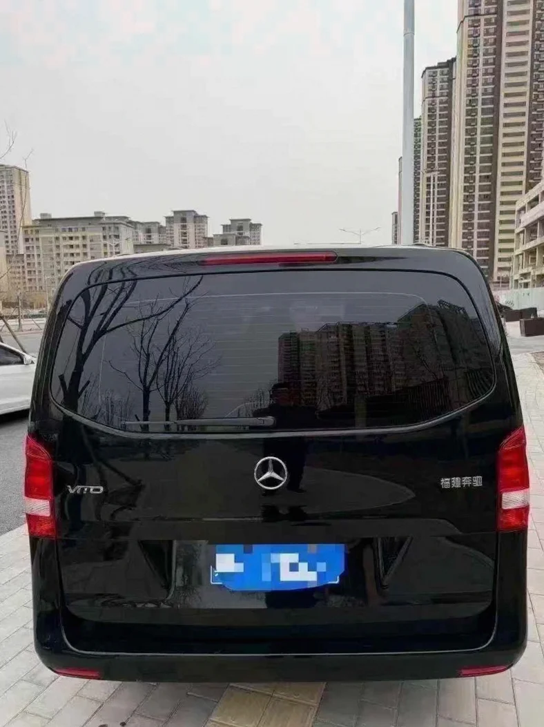 奔驰威霆 内饰后排