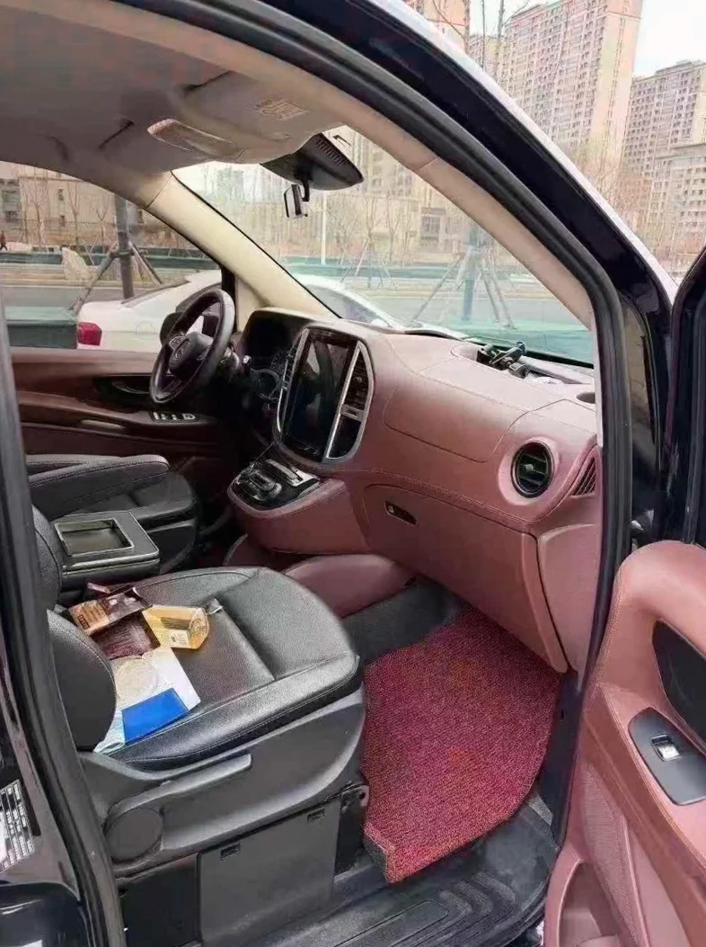 奔驰威霆 后面外观二