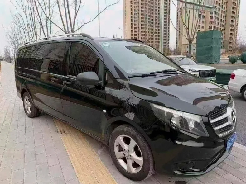 奔驰威霆 正面外观三