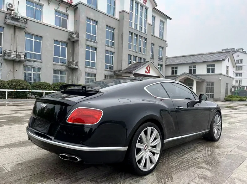 宾利欧陆 驾驶室