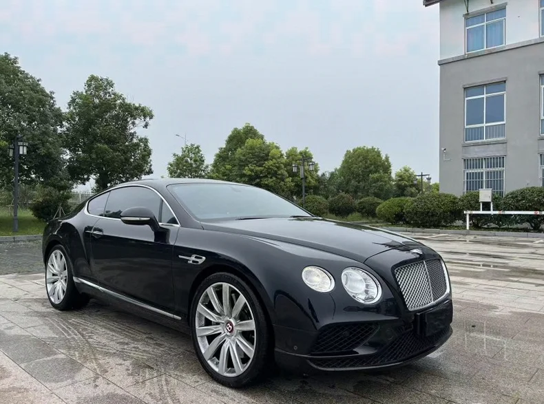 宾利欧陆 正面外观二