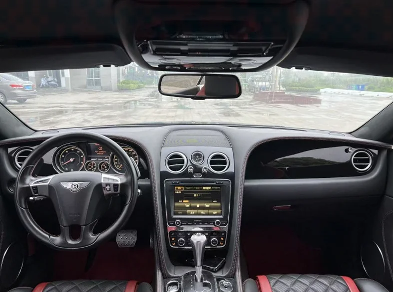 宾利欧陆 后面外观二