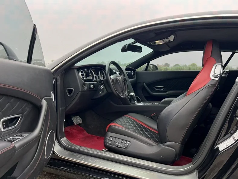 宾利欧陆 后面外观三