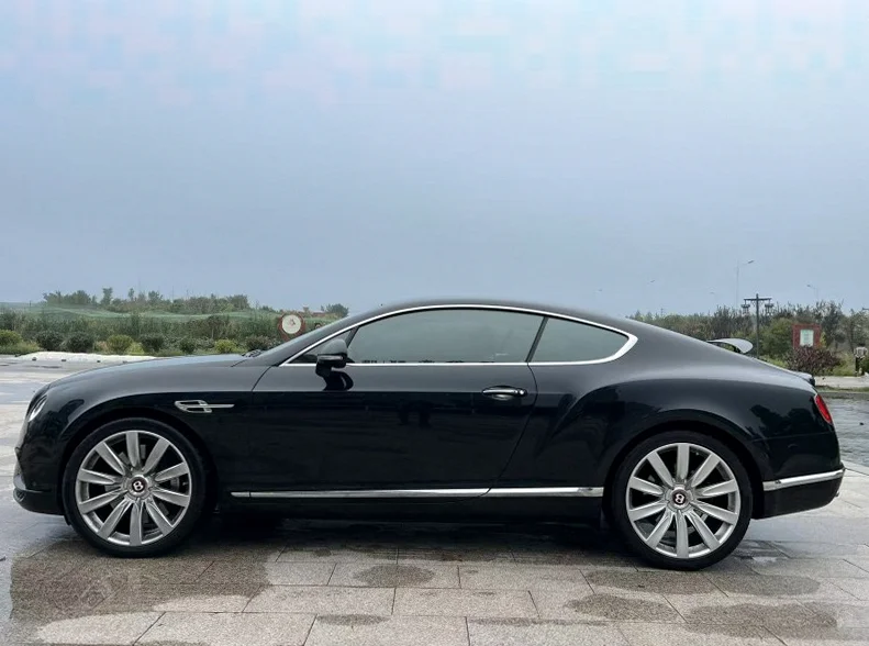 宾利欧陆 内饰前排