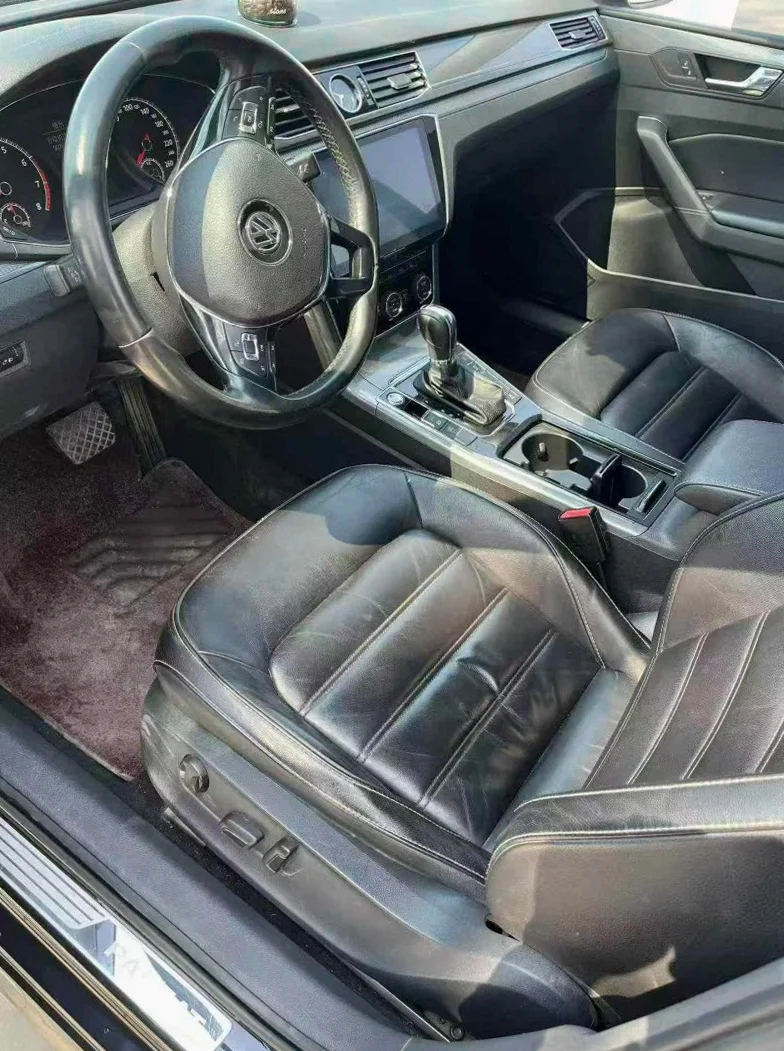 大众帕萨特 后面外观一