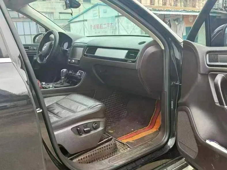 大众途锐 后面外观一