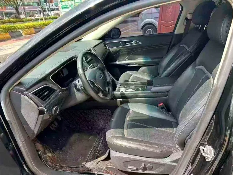 东风标致 后面外观一