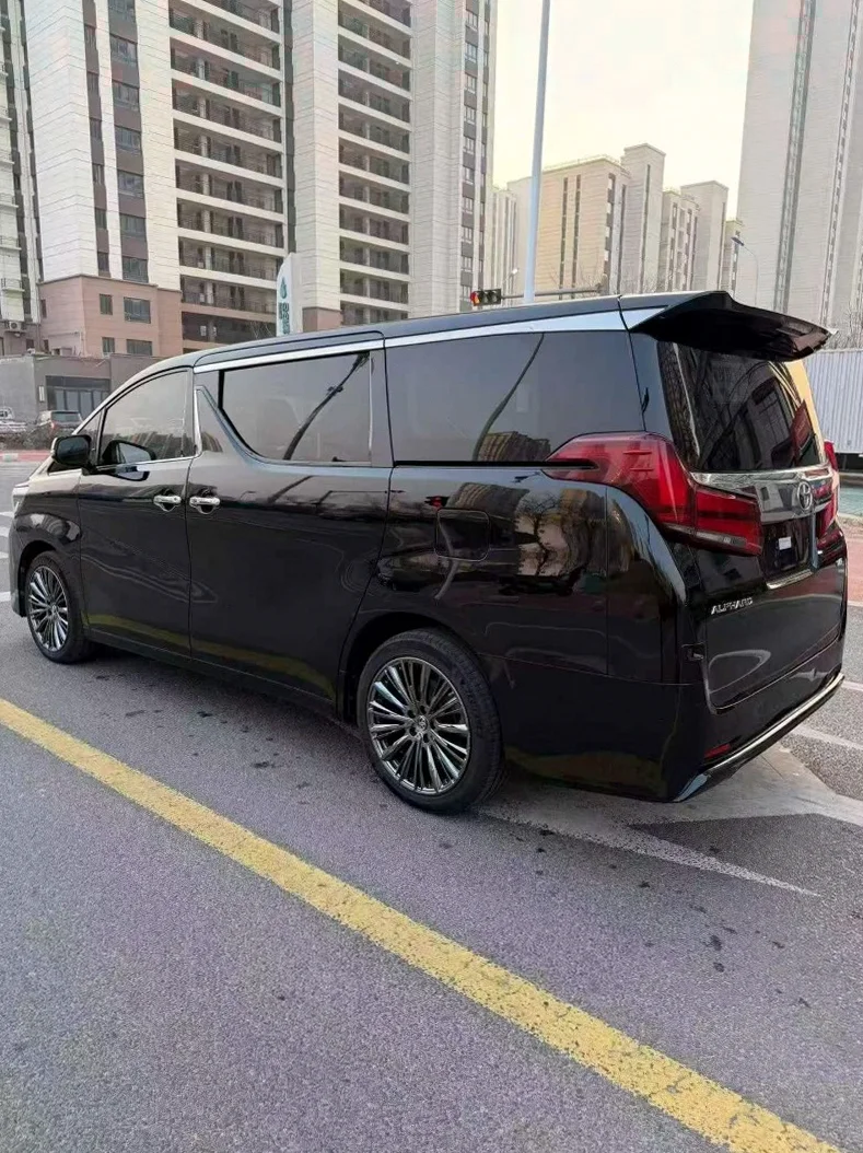 丰田埃尔法 内饰前排