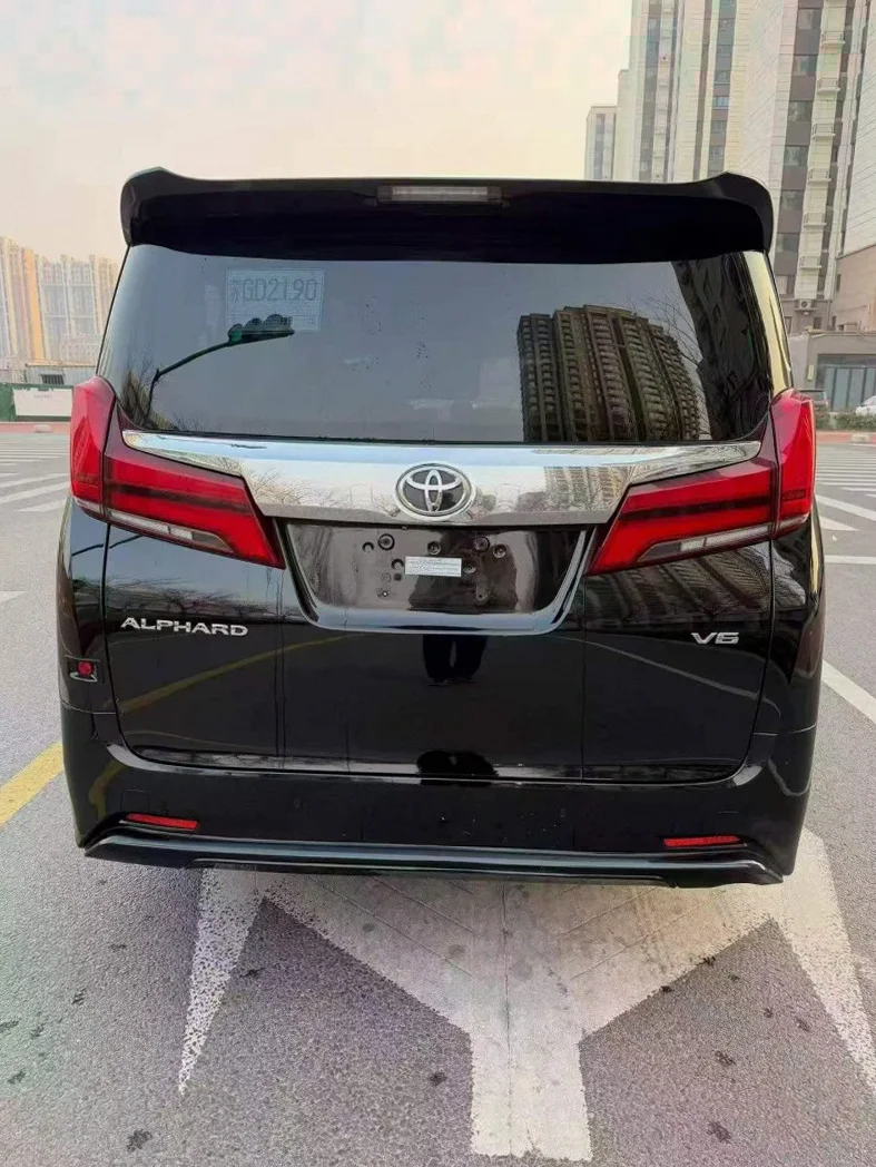 丰田埃尔法 内饰后排