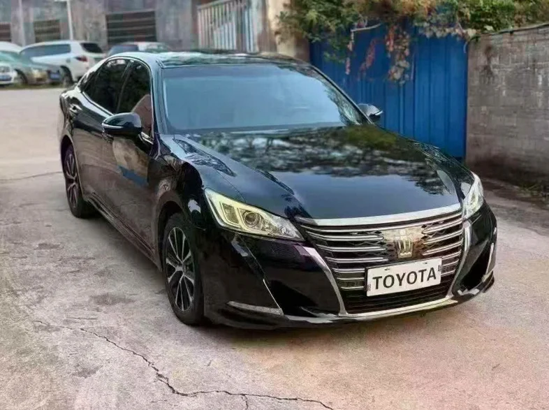 丰田皇冠 正面外观二