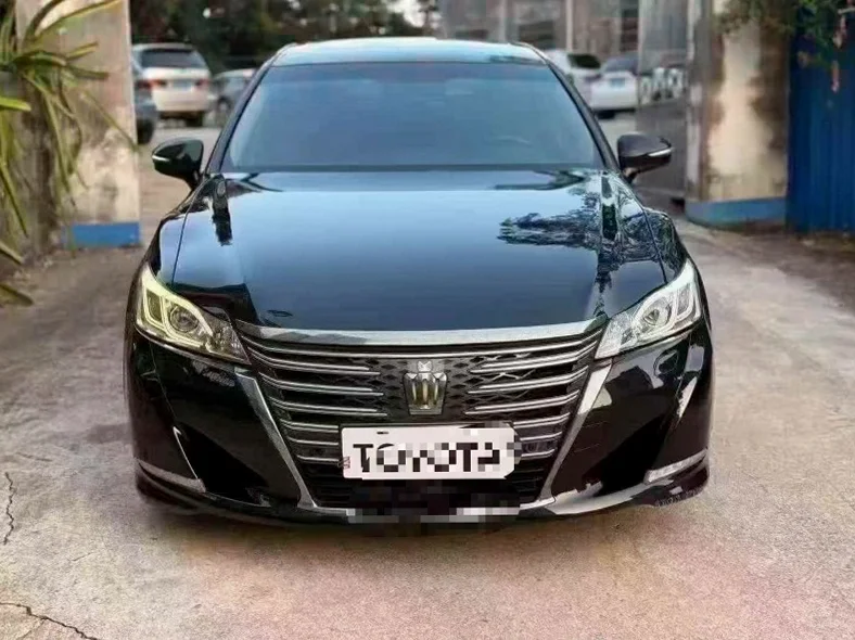 常州2018年丰田皇冠质押车 正面外观一