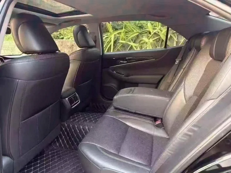 丰田皇冠 内饰前排