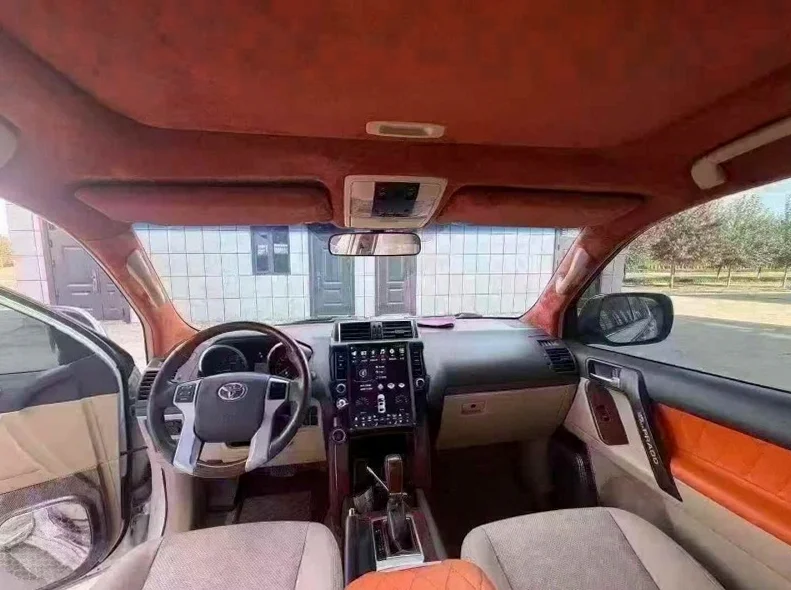 丰田普拉多 内饰后排