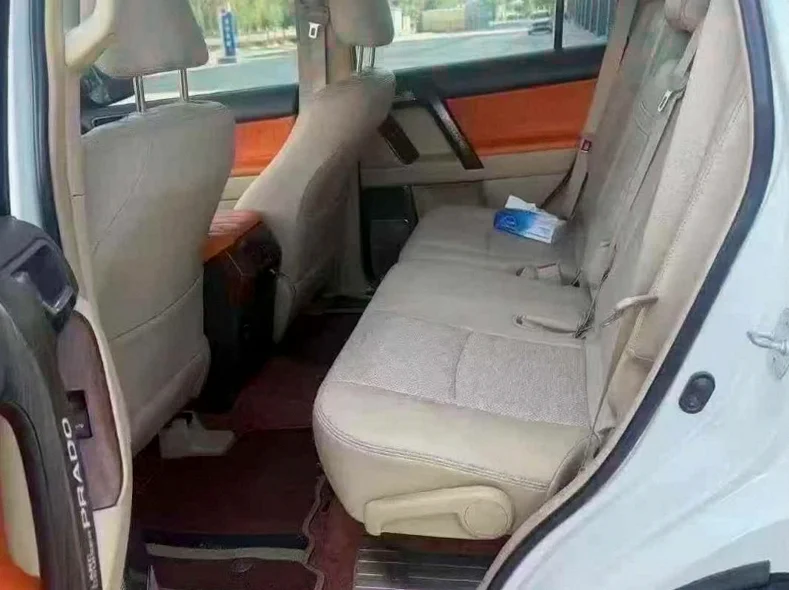 丰田普拉多 驾驶室