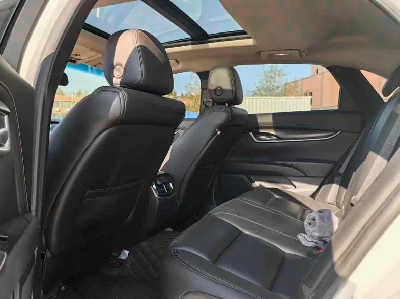 凯迪拉克XTS 后面外观一