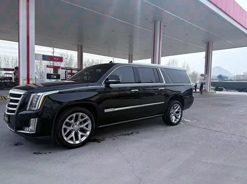 凯迪拉克凯雷德 正面外观三