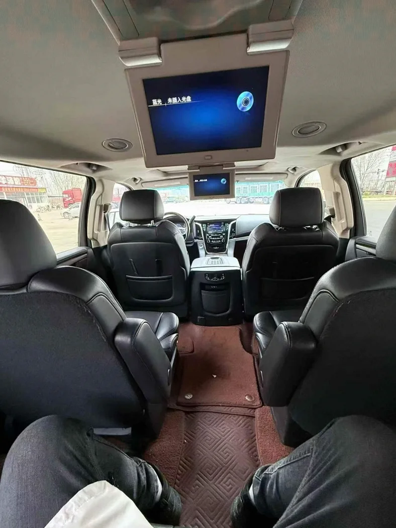 凯迪拉克凯雷德 后面外观二