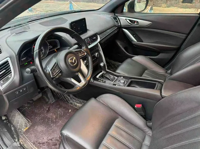 马自达CX-4 后面外观一