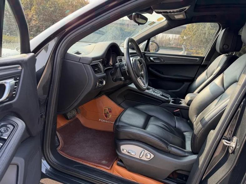 保时捷Macan 后面外观一