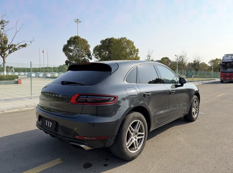 保时捷Macan 后面外观三