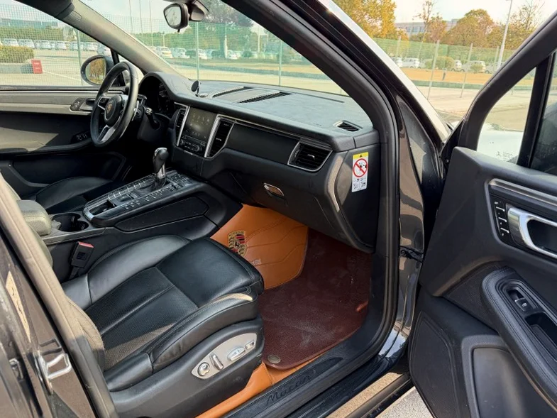 保时捷Macan 内饰前排